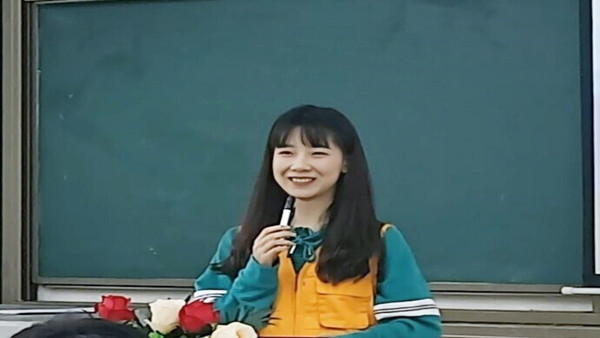 学生代表王丽君