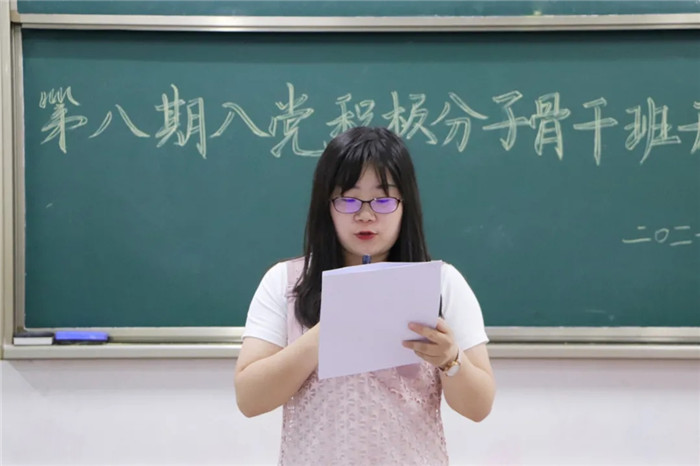 宣读开班红头