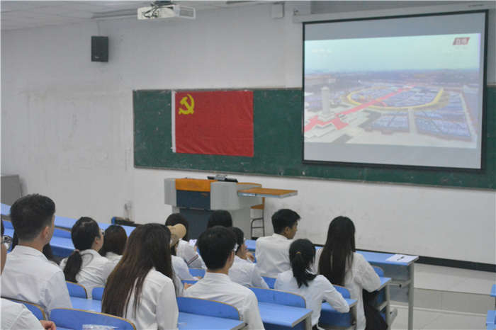 艺术与传媒学院收看现场 (1)