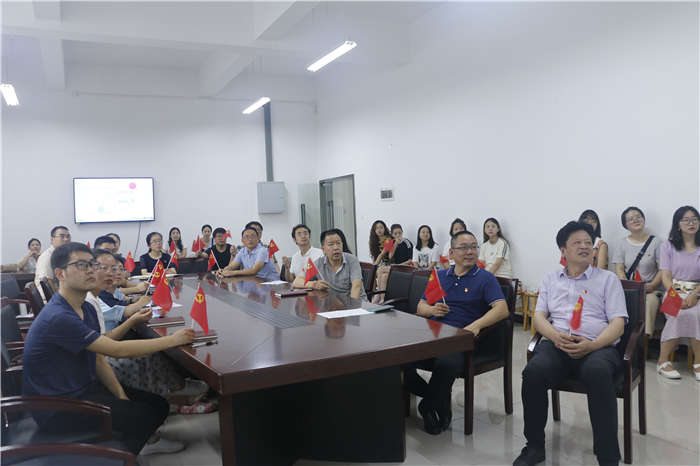 电气信息学院教职工 观看庆祝中国共产党成立100周年大会照片2