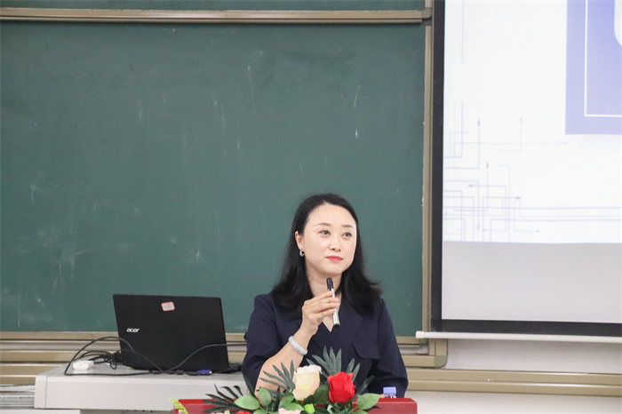 校长助理田妍妮总结