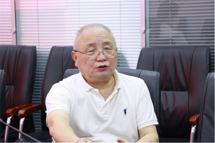 重庆城市科技学院开展主题教育专题读书班第一期集中学习研讨(1)1790