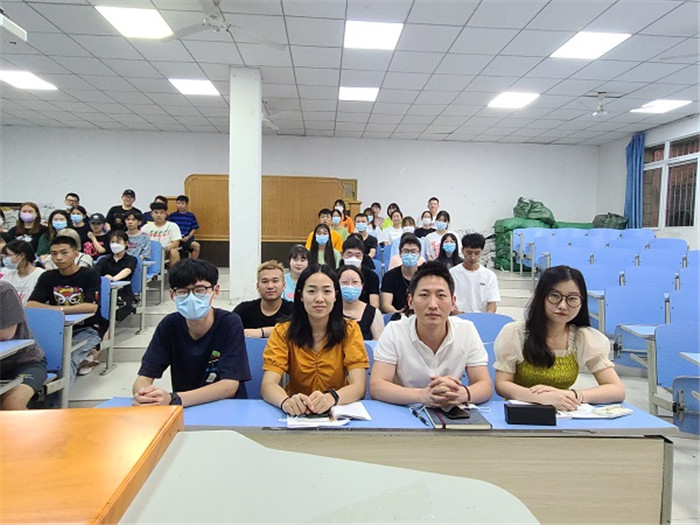 艺术与传媒学院召开2021级团学志愿者迎新动员大会