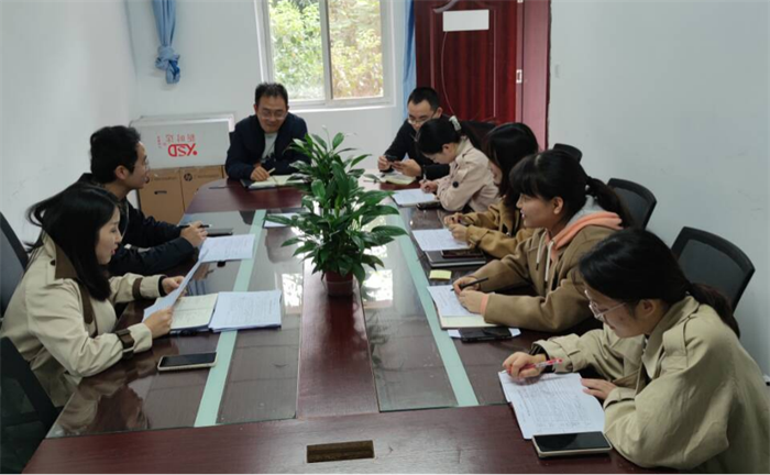 人工智能与大数据学院开展关于学习冯中成同志先进事迹及其贡献精神的专题会议