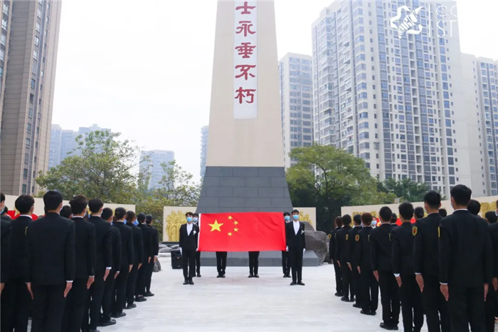 城科团委开展“缅怀先烈，薪火相传”11.27扫墓仪式暨入团仪式