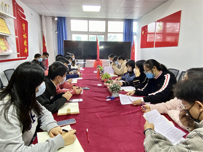 经管学院学生第一党支部开展“学习国家样板党支部——对标争先促发展”座谈会