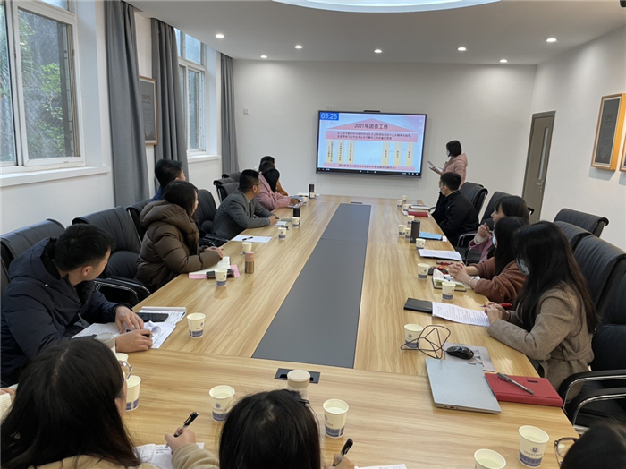 学生处召开中期总结汇报会