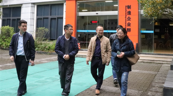 企业进校园 校企双赢进行时 东北证券重庆科园公司一行到学校大经管生态圈实训基地考察参观