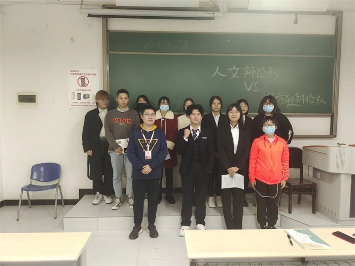 人文学院辩论队与法学社辩论队、初霁辩论队开展友谊辩论赛