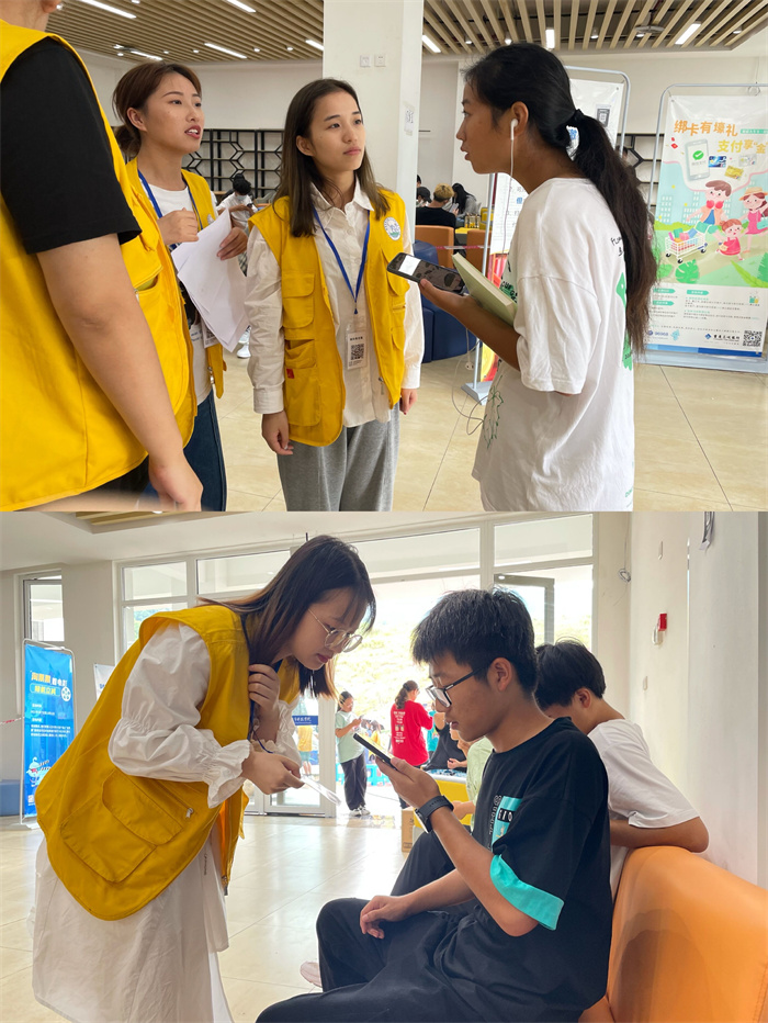 建筑管理学院学生党建工作站“牵手”重庆三峡银行帮助同学办理银行卡