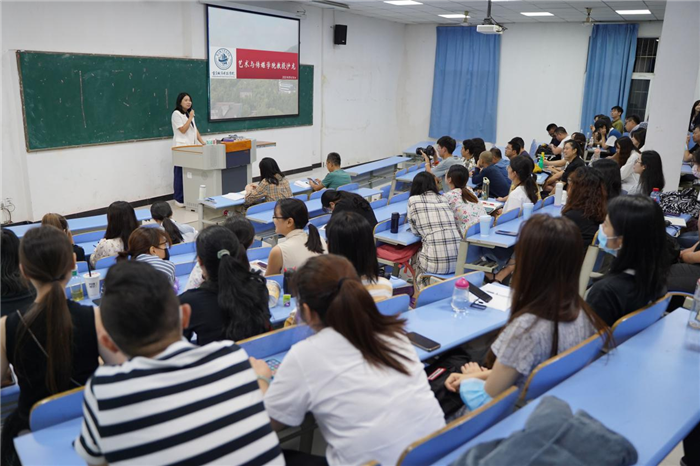 薪火相传促教学，玉汝于成共前行——艺术与传媒学院组织开展“教授沙龙”主题交流活动