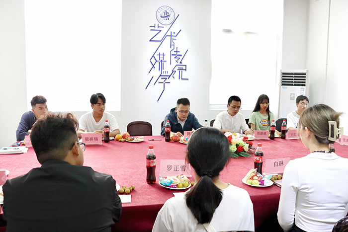 艺术与传媒学院召开少数民族学生代表座谈会