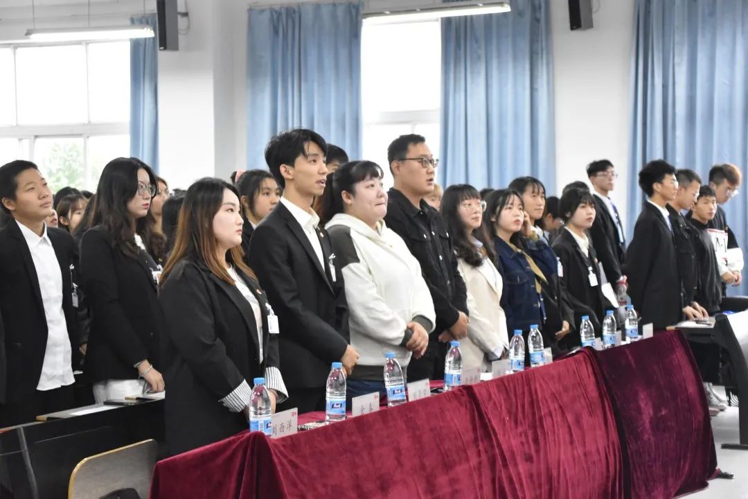 人文学院顺利召开第三届学生代表大会