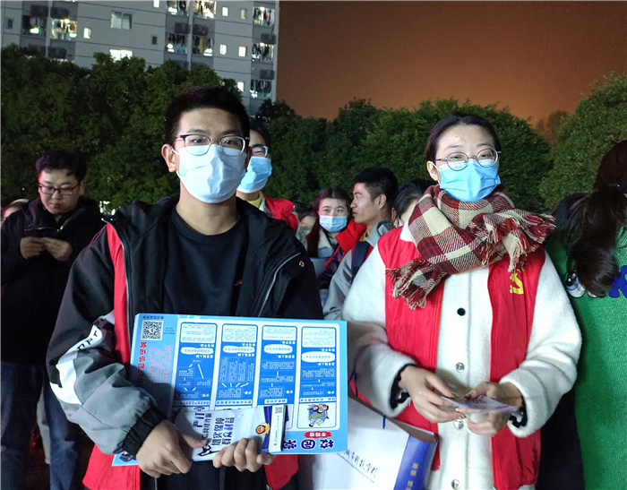 经济管理学院学生第三党支部开展“我为群众办实事”暨反诈宣传进寝室志愿服务活动