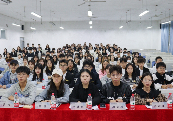 经济管理学院第十一届分团校暨第一期入团积极分子培训班委评选会