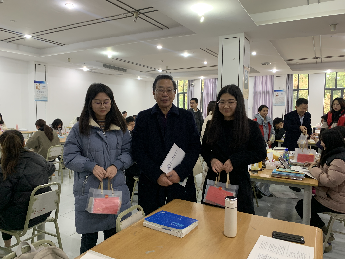 考研慰问送关怀，浓浓关爱暖人心，校领导为图书馆考研学子送关怀