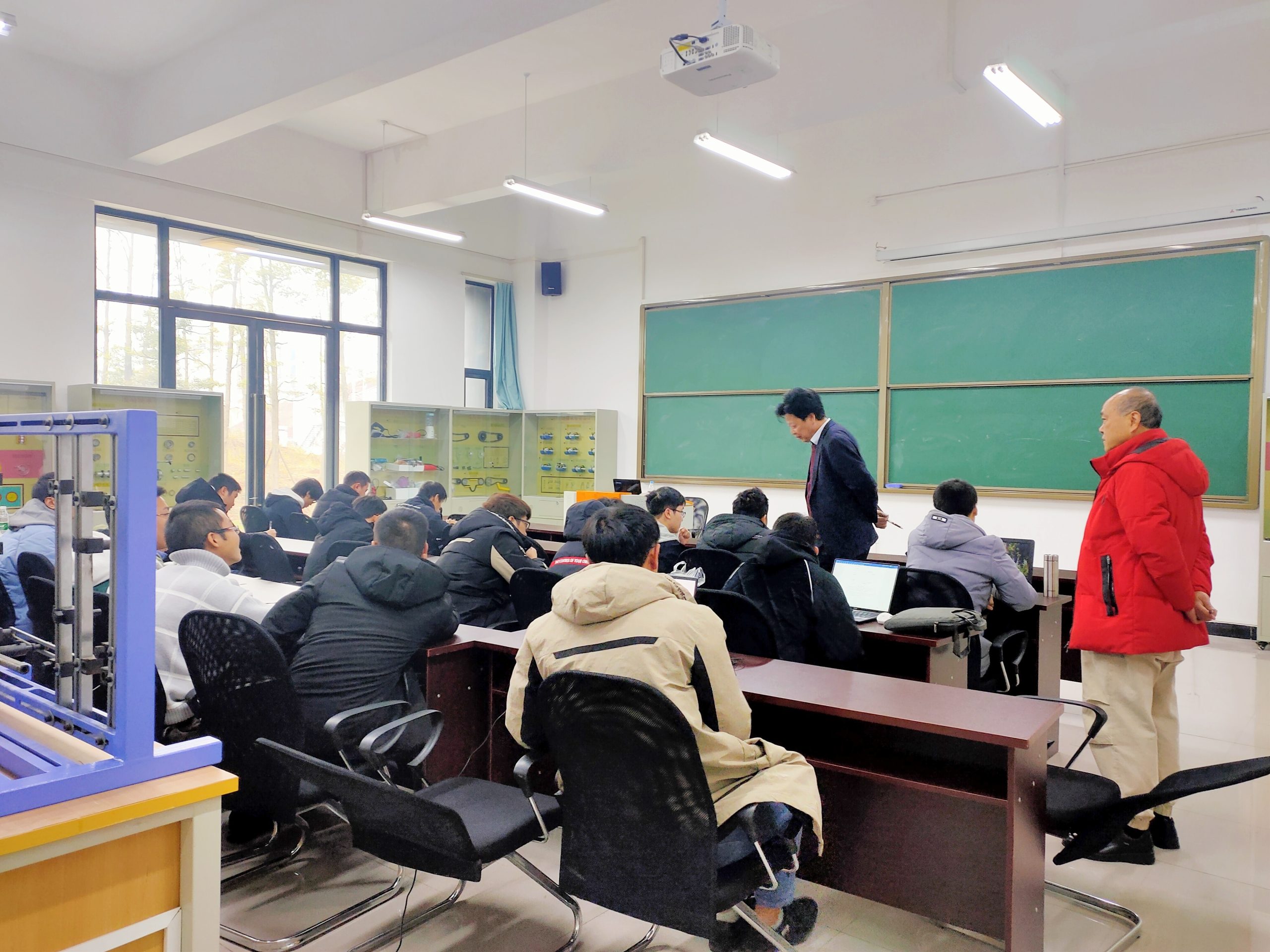 电气工程与智能制造学院开展中期集体听课活动