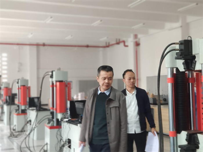 【搜狐号】重庆城市科技学院聚焦实验室安全开展专项行动