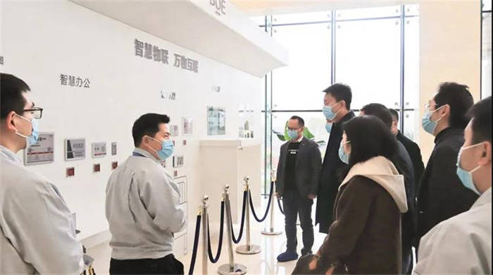 【搜狐新闻】重庆城科郭建礼一行赴重庆京东方、重庆两江联创电子考察交流