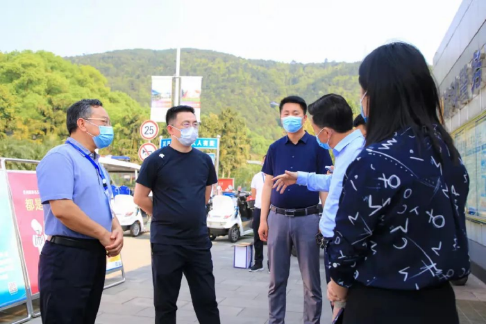重庆市教委永川区高校疫情防控前线指挥部指挥长、市委教育工委委员、市教委副主任李劲渝检查指导重庆城科疫情防控工作