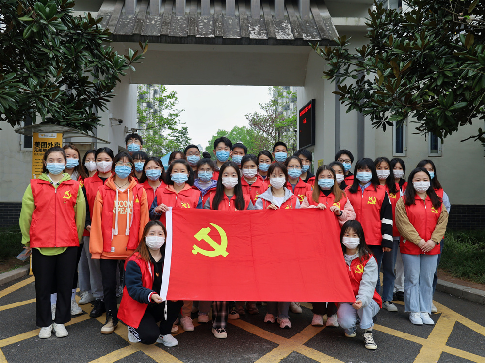 疫情防控我先行，率先垂范志愿红——经济管理学院党总支组织开展楼道打扫志愿服务实践活动