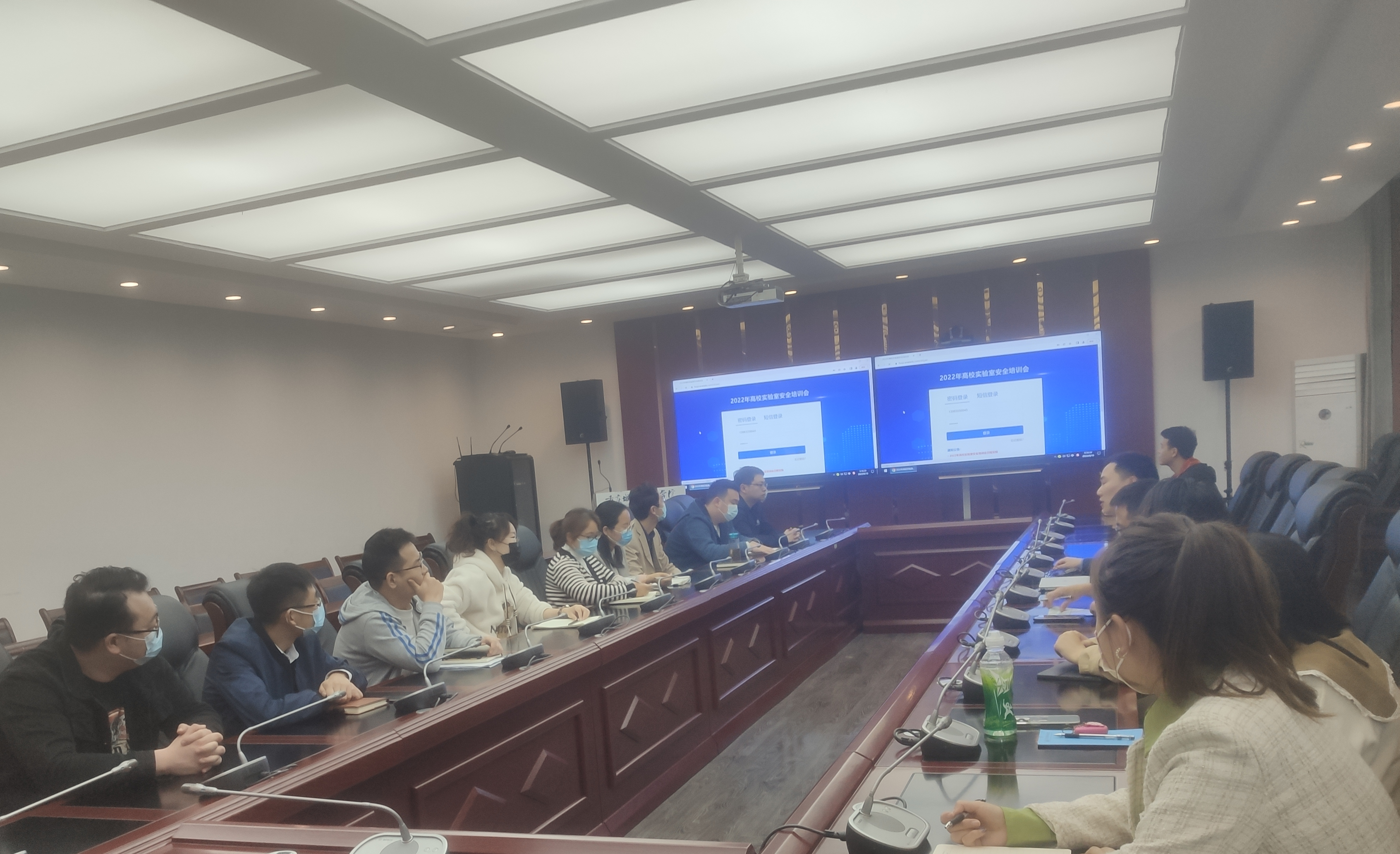 重庆城市科技学院组织召开2022年高校实验室安全培训会
