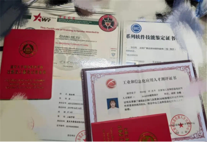 建筑管理学院张合雨喜获四份录取通知书