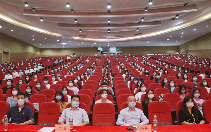 经济管理学院顺利开展第26期入党积极分子党课培训开班仪式暨党课第一讲