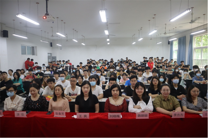 建筑与土木工程学院开展第26期入党积极分子开班典礼暨党课第一讲