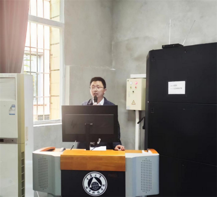 艺术与传媒学院举行新进辅导员入职汇报会
