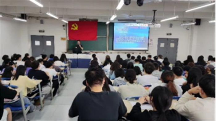 建筑管理学院开展入党积极分子培训课