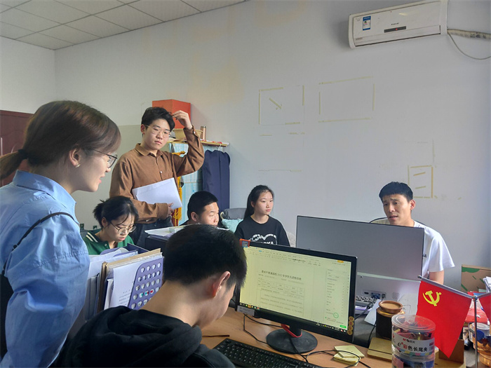 经济管理学院学生第四党支部助力学院心理健康工作