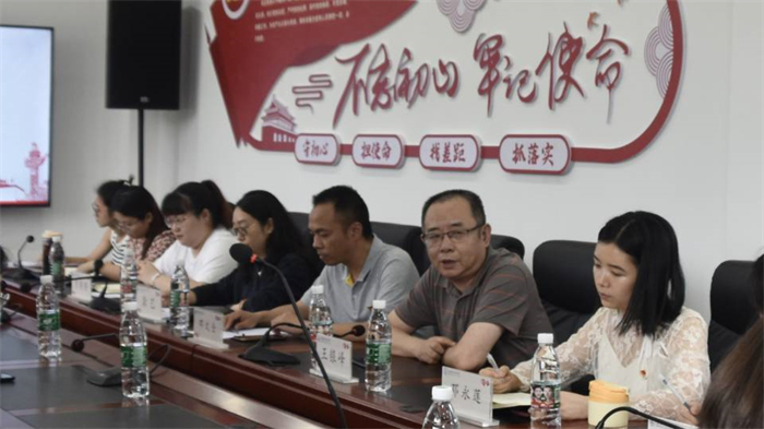 人文学院召开2022年党总支理论中心组集中学习会议