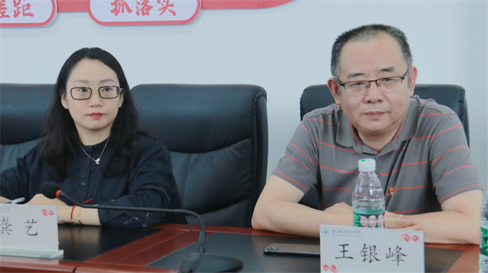 人文学院召开学生思想政治工作调研会