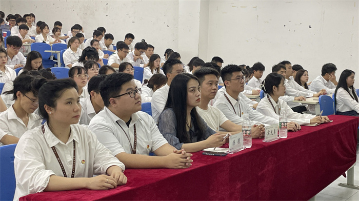 【上游新闻】重庆城市科技学院建筑管理学院团总支学生会年度述职大会