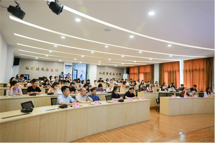 重庆城市科技学院举行柔性引进管理学学科专业带头人蒲勇健教授聘任仪式