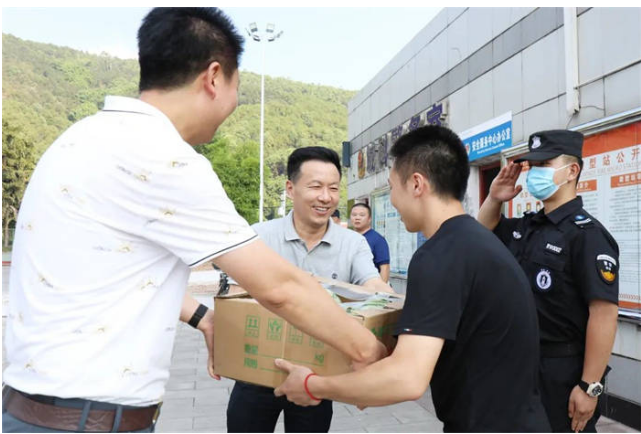 【搜狐新闻】重庆城科开展“关爱职工，夏送清凉”慰问活动