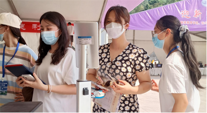 开学季  “刷脸”报到！AI迎新进城科
