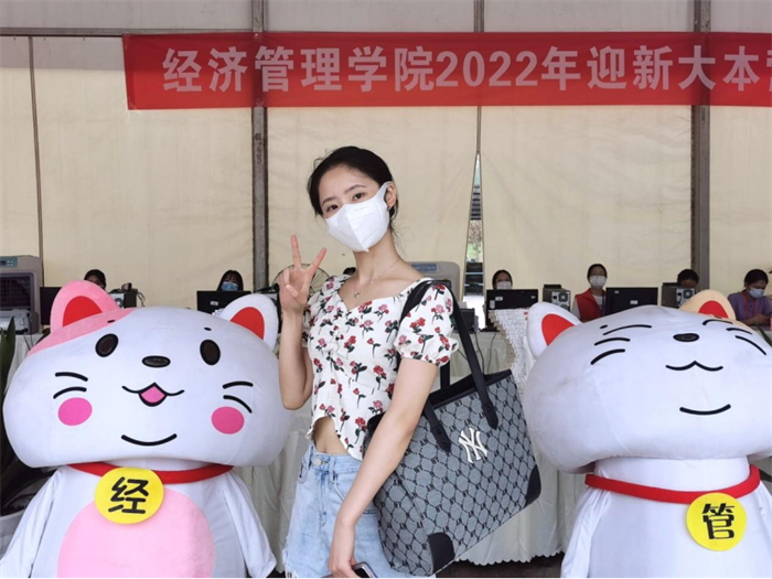 经济管理学院党总支开展迎新志愿服务