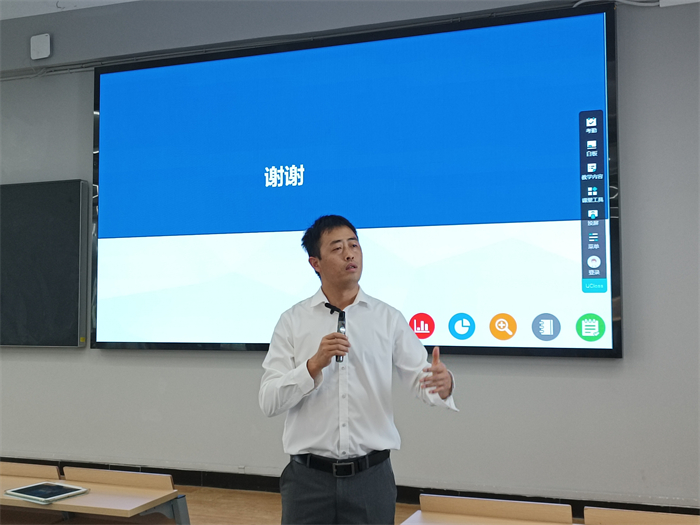 经济管理学院顺利开展2022级新生入学教育-学生手册解读讲座