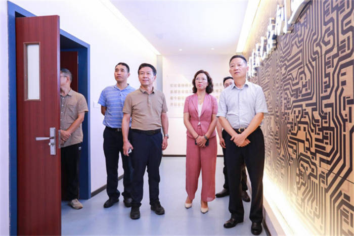 【搜狐新闻】重庆市科协领导来重庆城市科技学院调研“科学家精神教育基地”建设工作