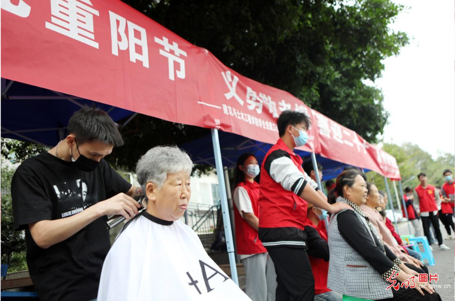 【光明网】重庆城科等多彩活动迎重阳