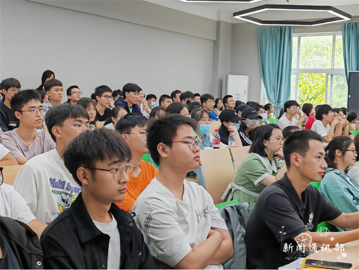 人工智能与大数据学院开展团总支·学生会线下宣讲会