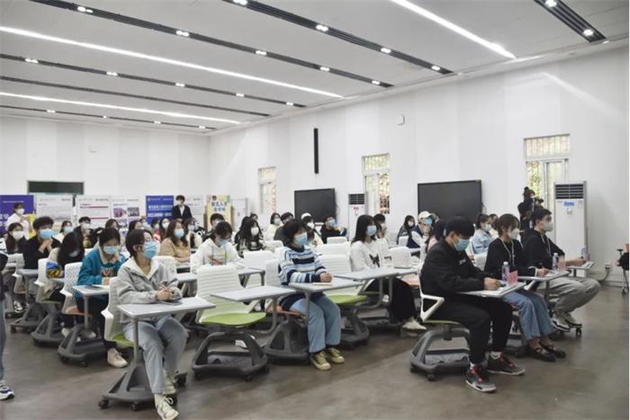 【大鱼新闻】重庆城市科技学院人文学院与经济管理学院顺利开展辩论赛友谊赛