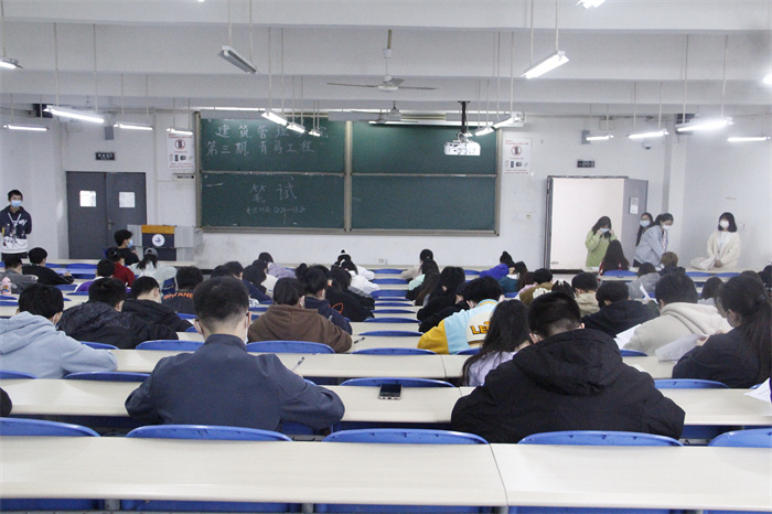 建筑管理学院举行青马工程笔试