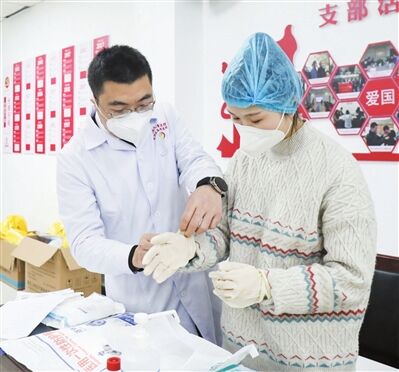 【渝西都市报】“疫”声令下 师者勇行：重庆城市科技学院特邀永川区集嫒医院医务人员走进校园