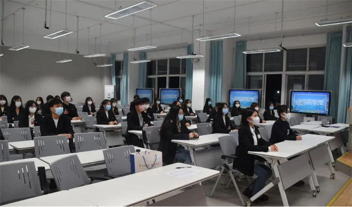 人文学院团总支·学生会组织观看主题云团课直播