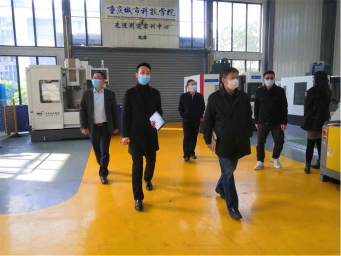 重庆城市科技学院杜元虎副校长赴电气工程与智能制造学院调研指导工作