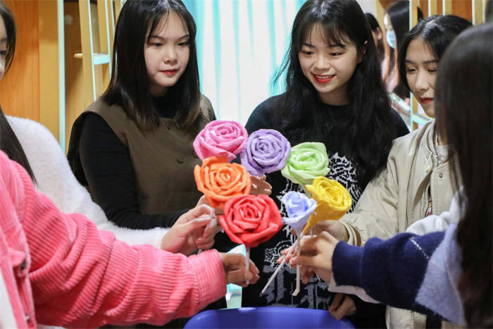 【中央广电总台国际在线】重庆城市科技学院举办“不期而寓，一见钟寝”寝室文化节