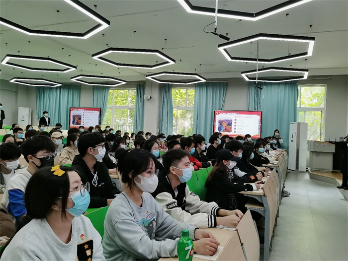 人工智能与大数据学院“青马工程”培训班顺利开展线下课程第二讲